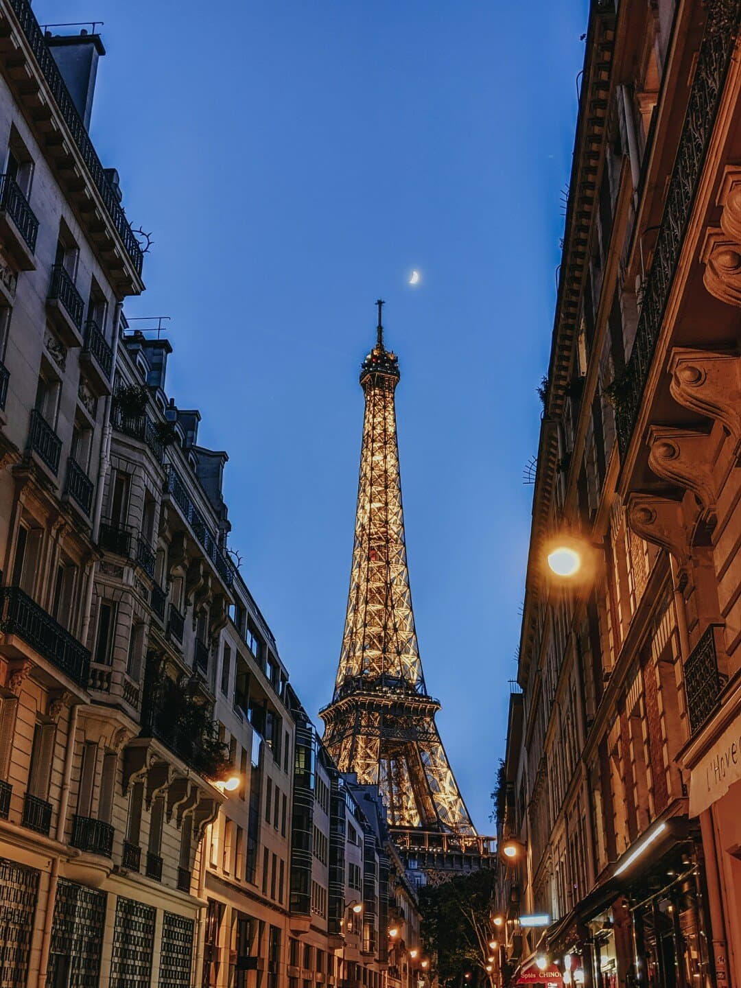 Hunter's Full Moon in Paris