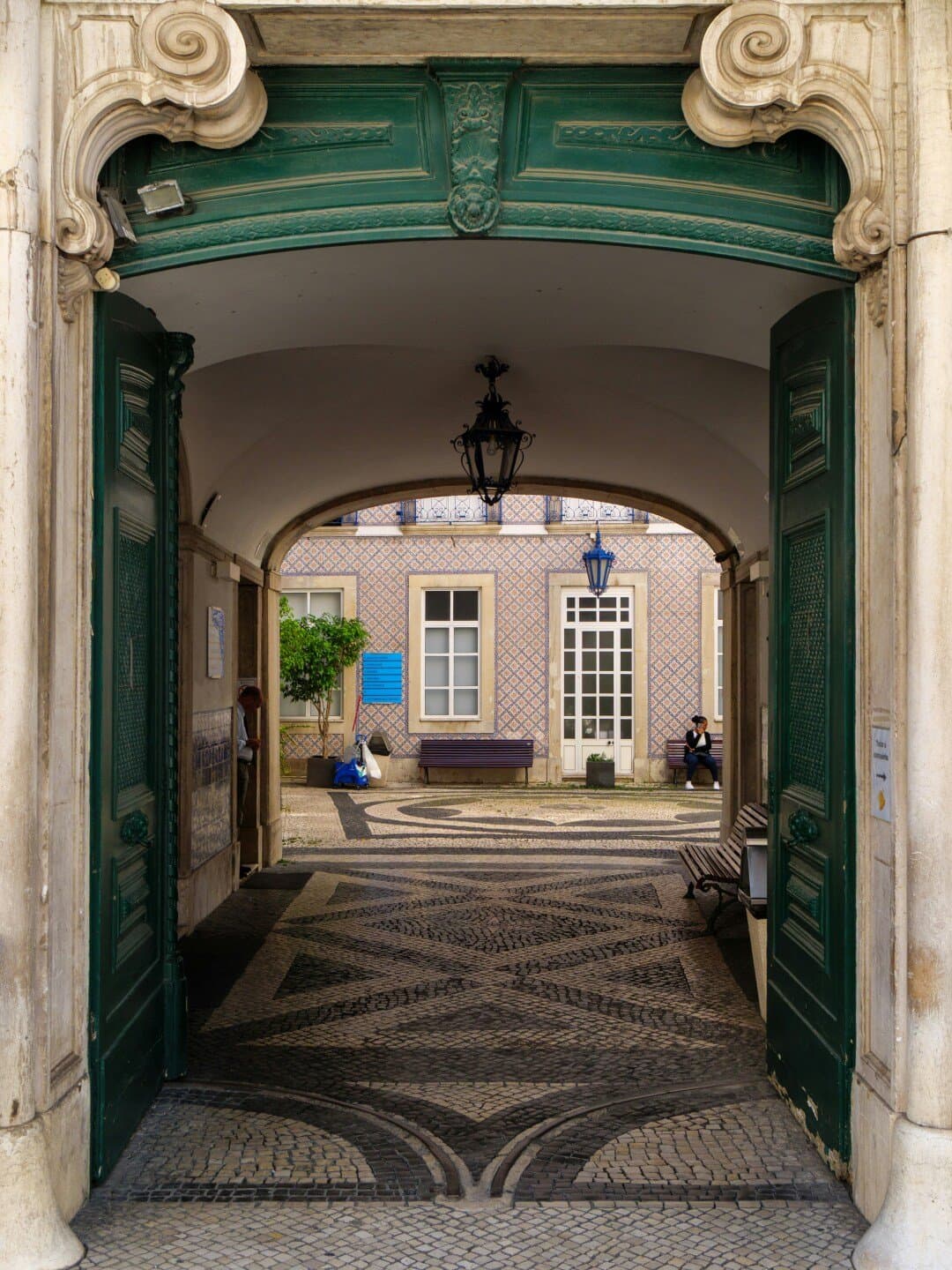 Hidden galleries of Lisbon