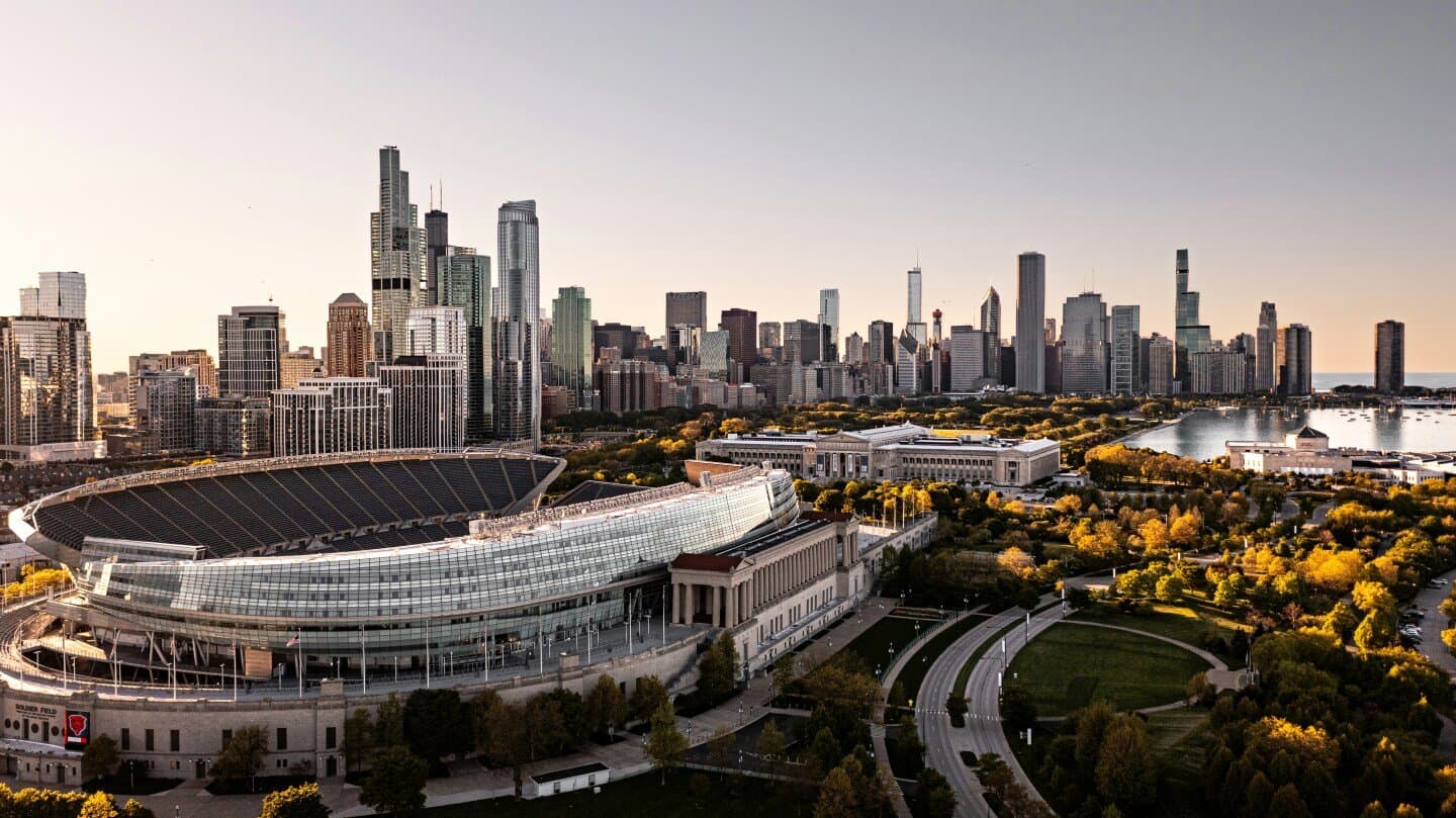 Best Spots to Catch a Chicago Game (And What I Eat There)