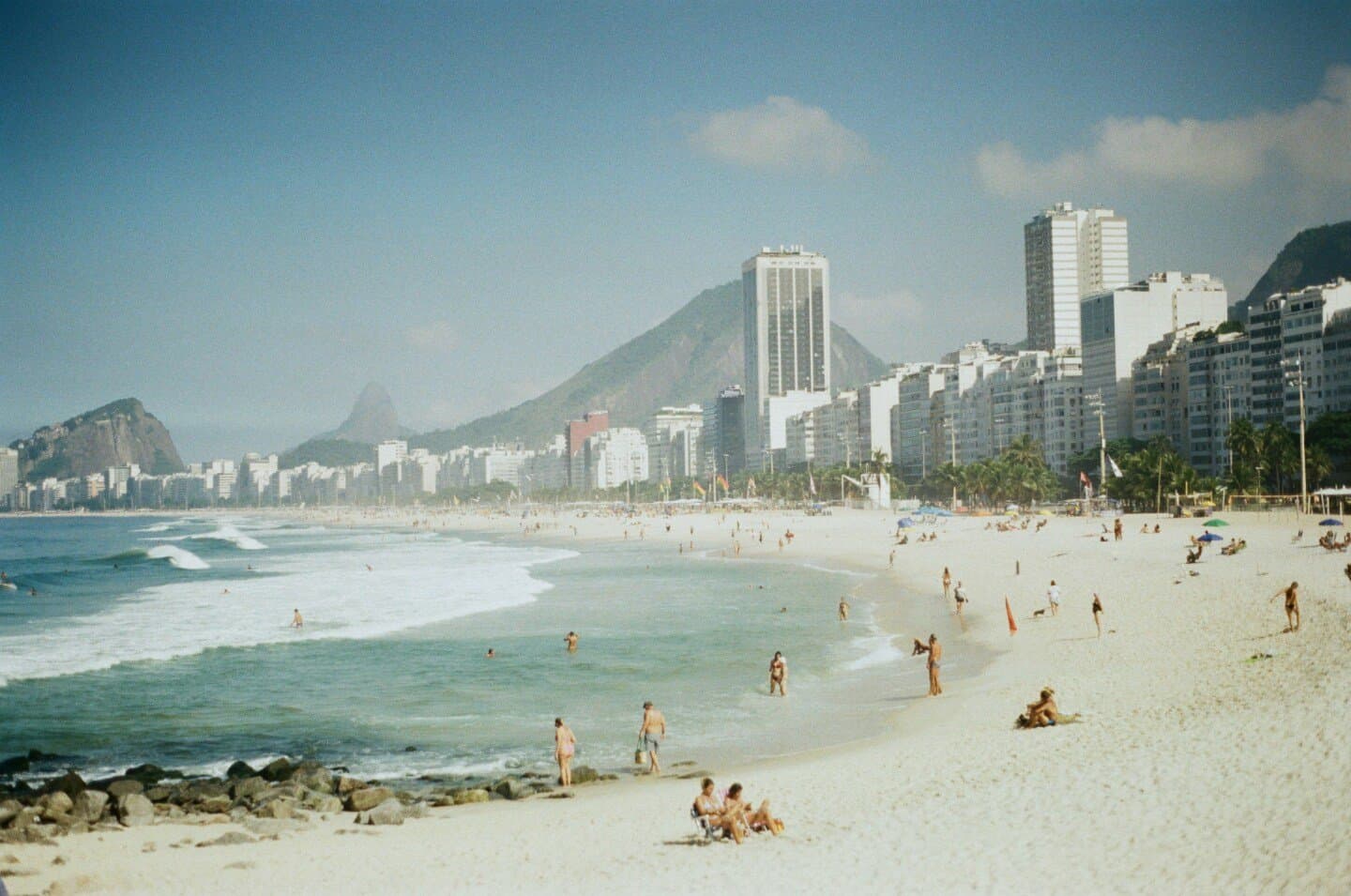 Quadras de vôlei de praia em Copacabana (Posto 6), image 1 of 1