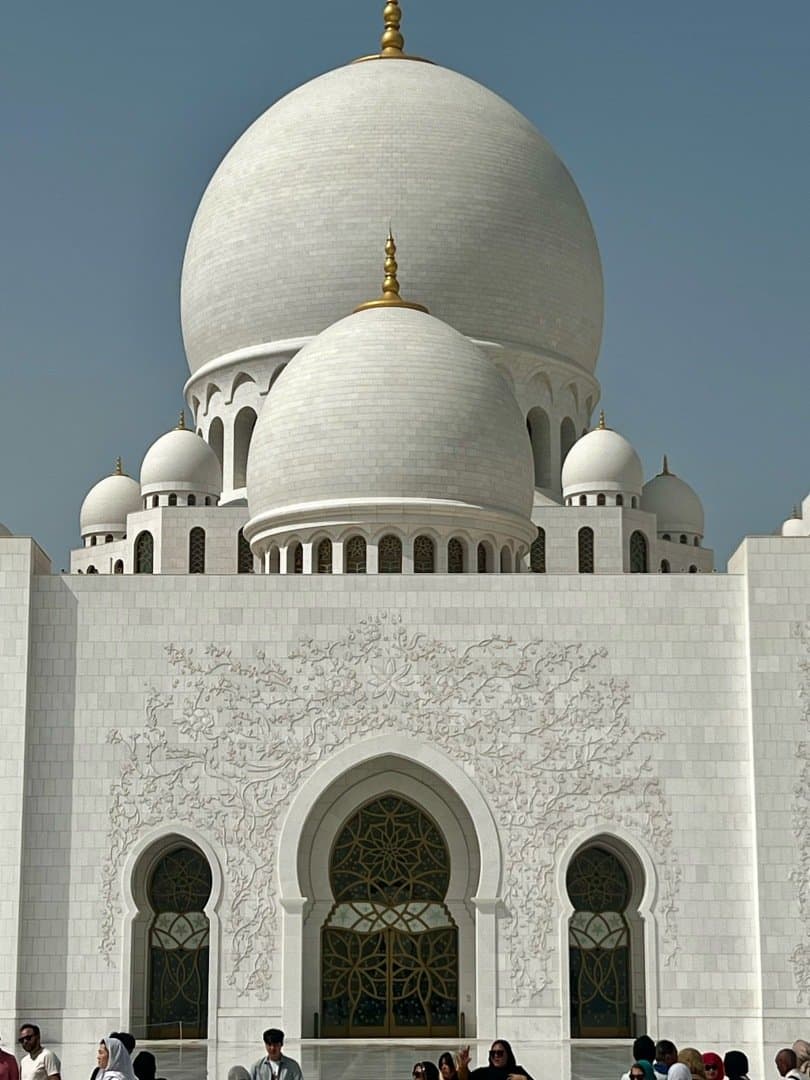 Abu Dhabi Mosque, image 1 of 1