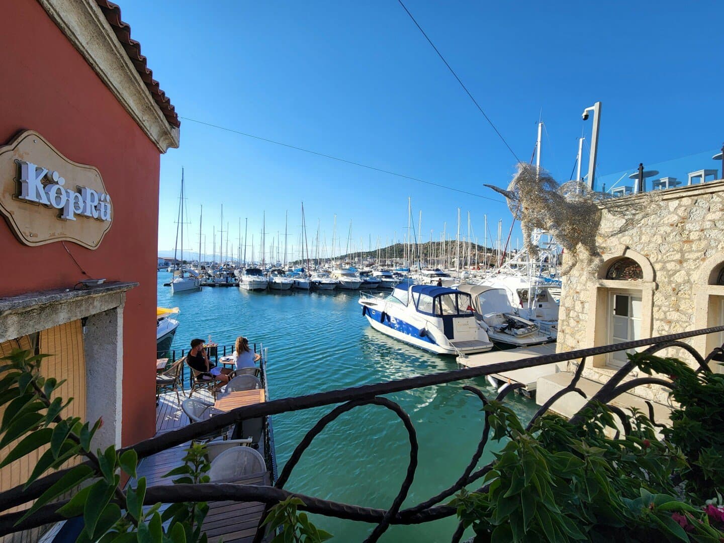Babilonia Banús, image 1 of 1