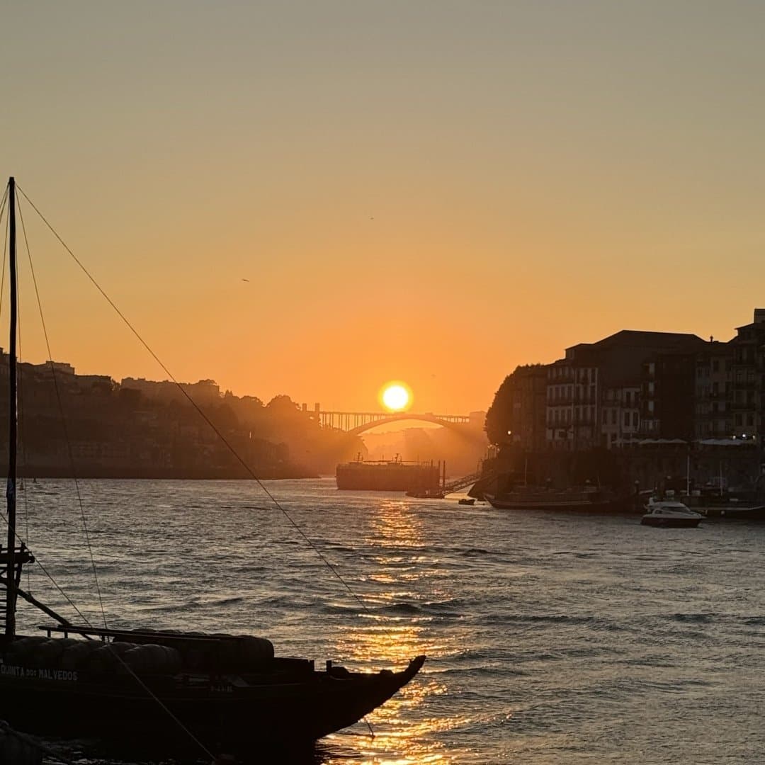 Pôr do Sol Porto, Portugal, image 1 of 1