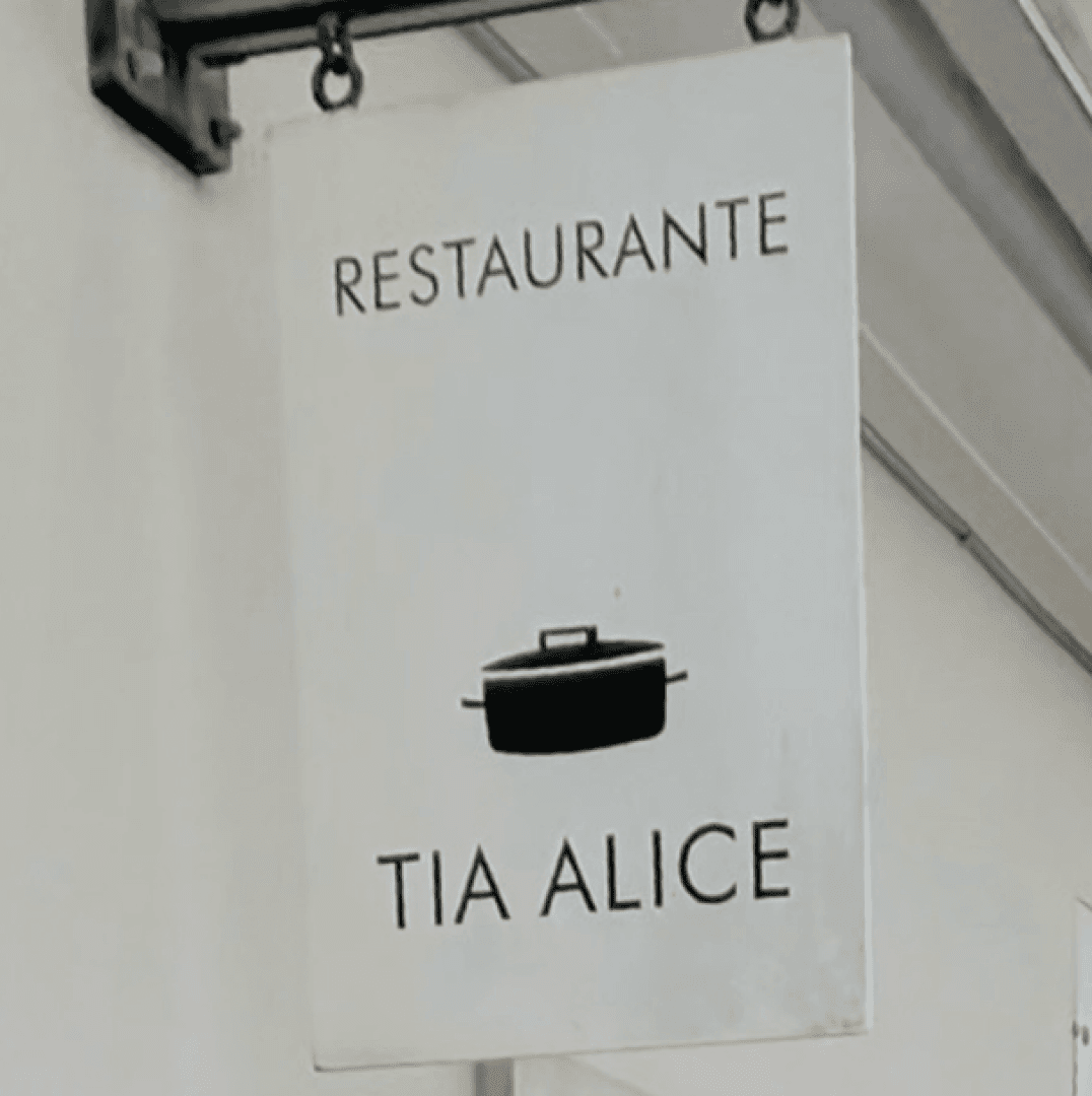 Tia Alice (Fatima), image 1 of 1