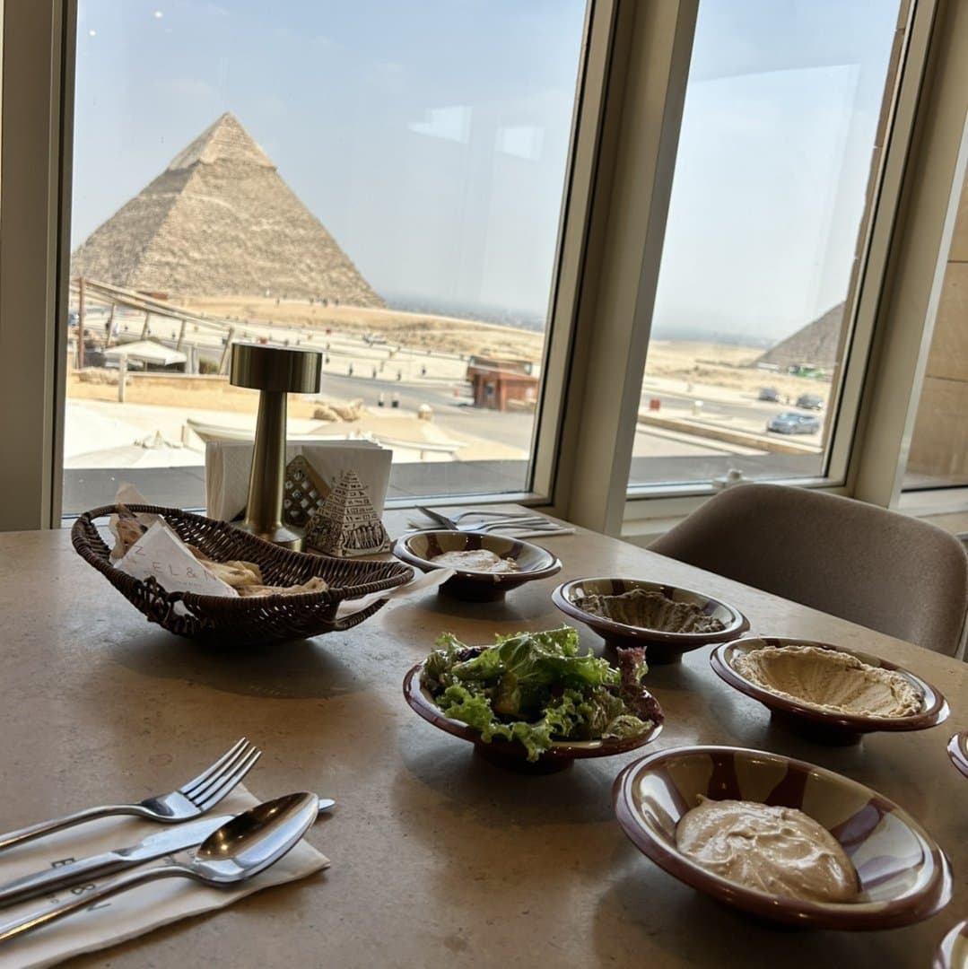 EL&N London - Giza Pyramids, image 1 of 1