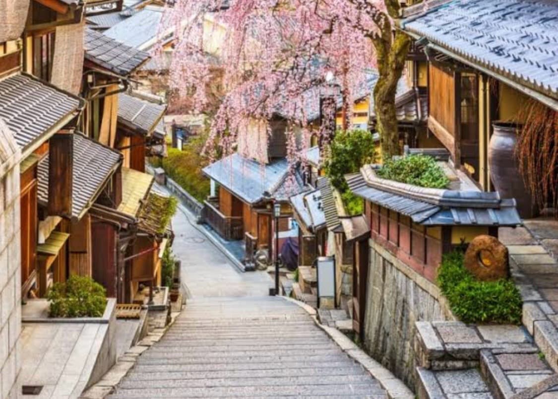 Gion, image 1 of 1