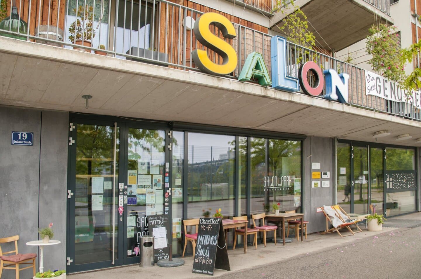 Salon am Park, image 1 of 1