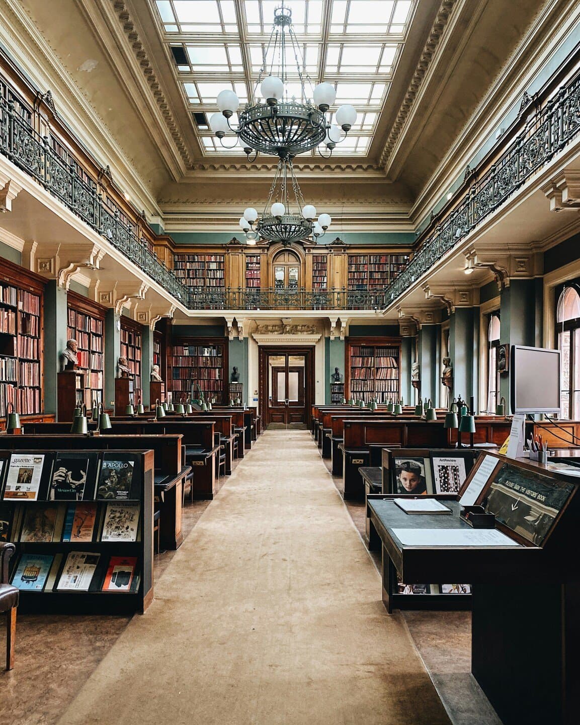 Victoria and Albert Museum, image 1 of 1