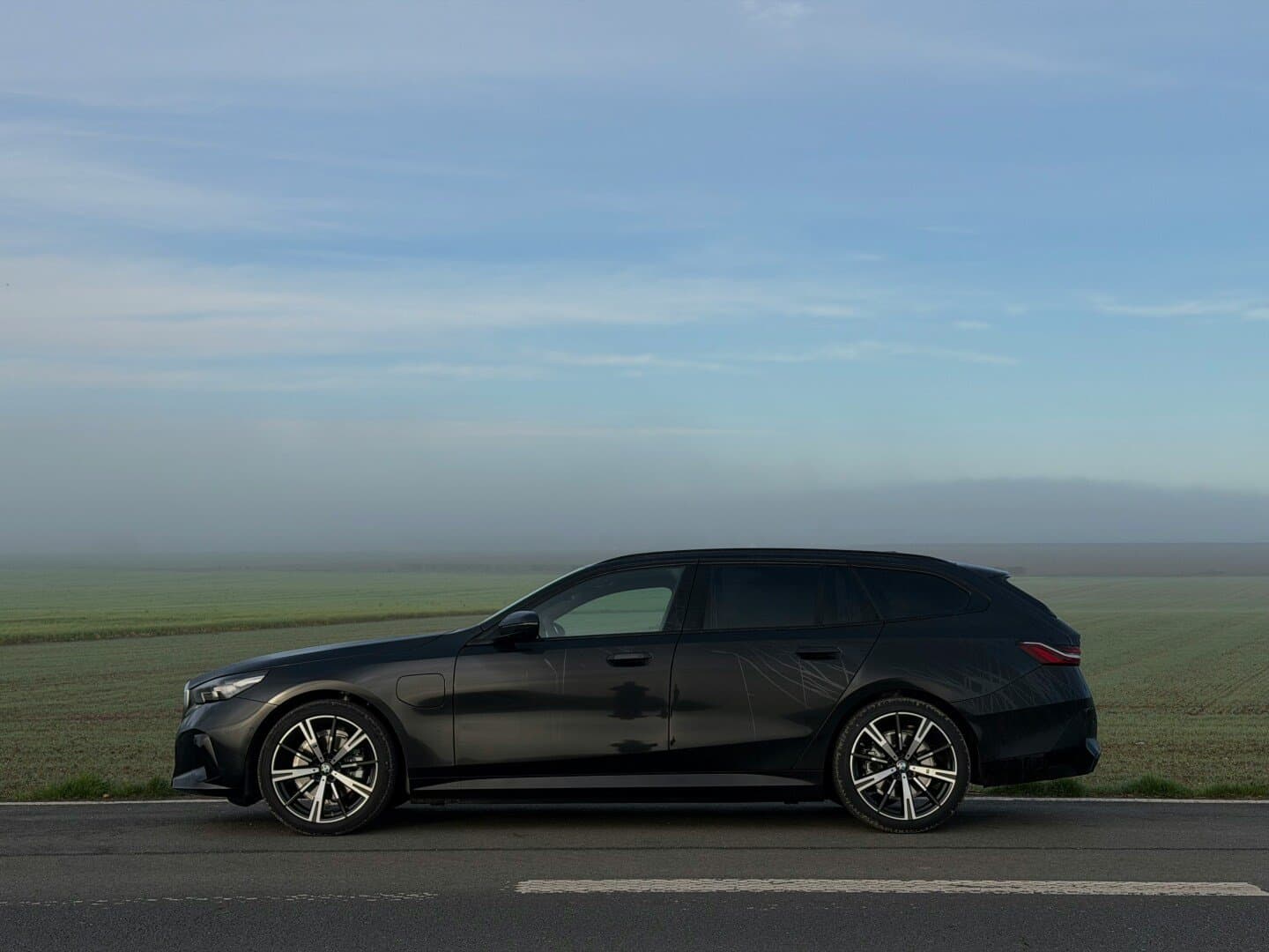 BMW 330e Touring, image 1 of 1