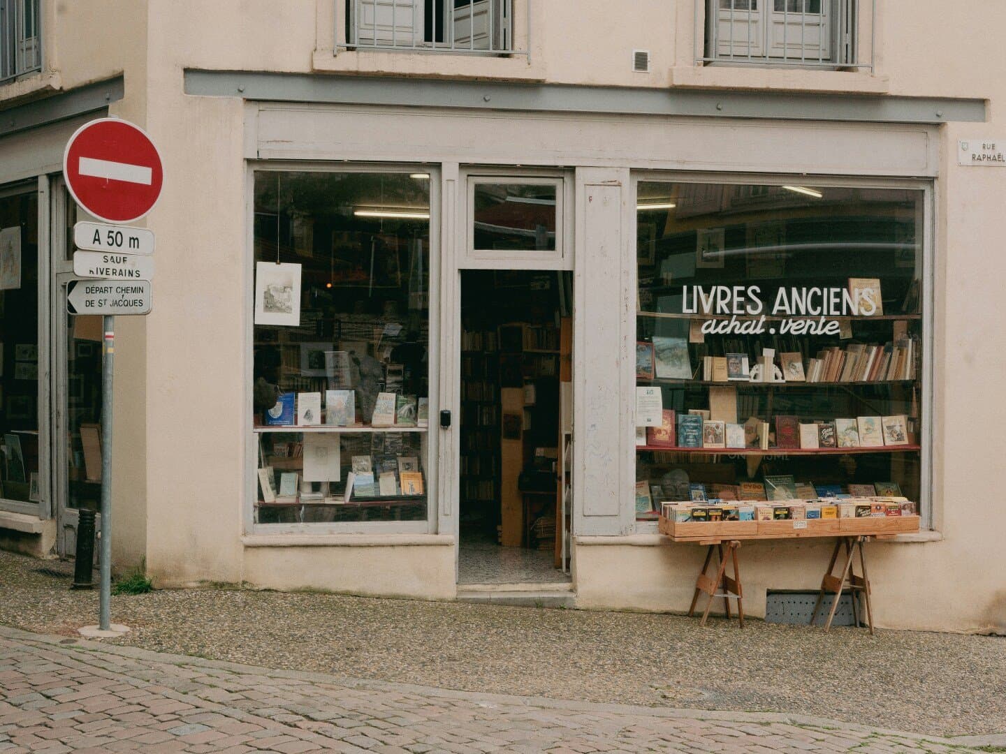 Buchhandlung Ganzoni (Pep + No Name), image 1 of 1