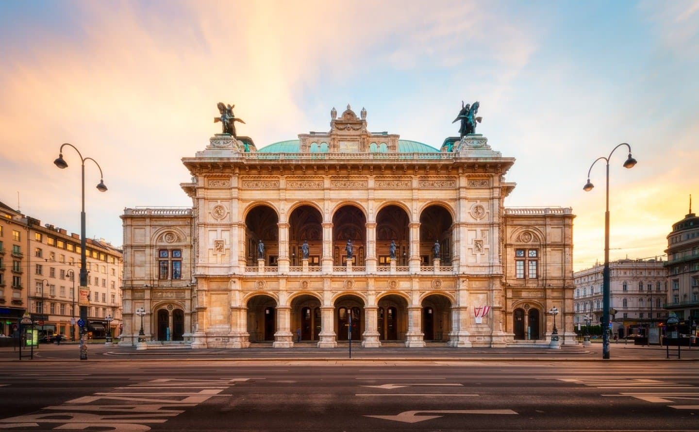 Ópera Estatal de Viena, image 1 of 1