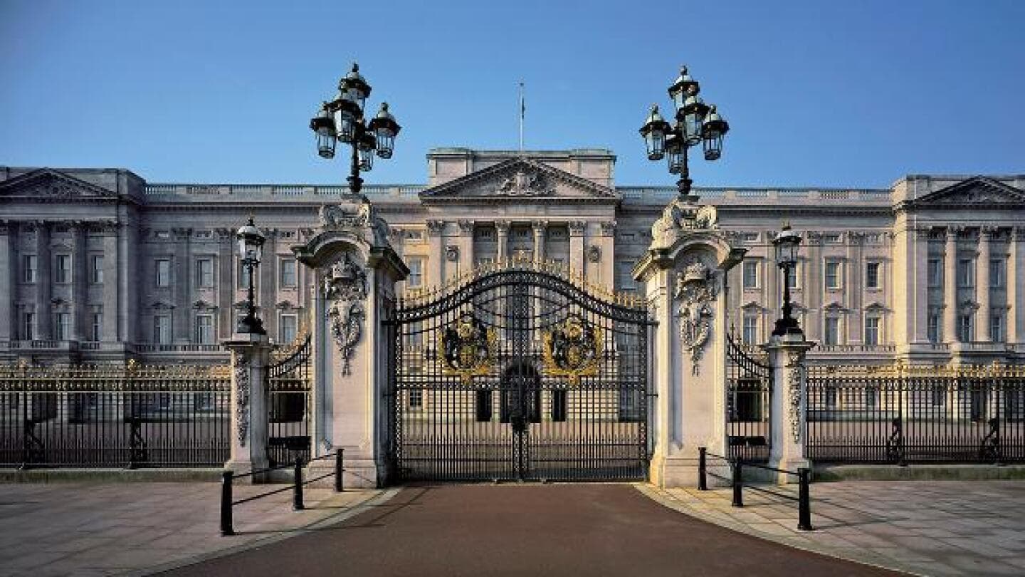 Visit Buckingham Palace and Watch the Changing of the Guard, image 1 of 1
