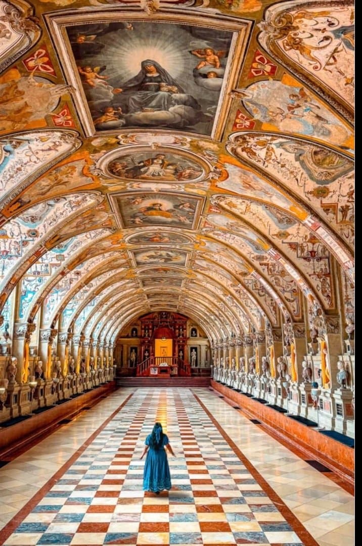Residenz, image 1 of 8