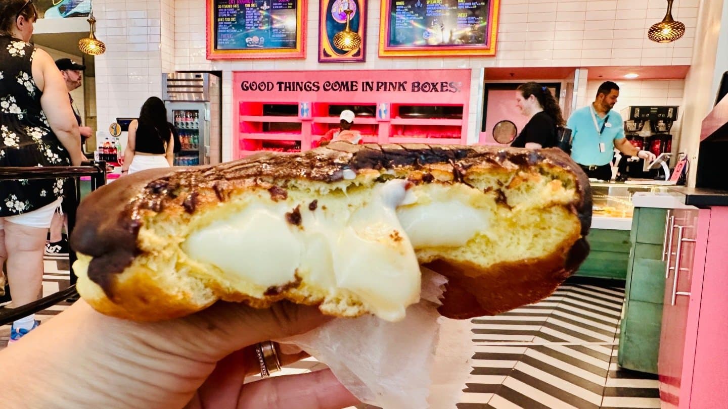 Donuts at voodoo donuts (usa), image 1 of 1