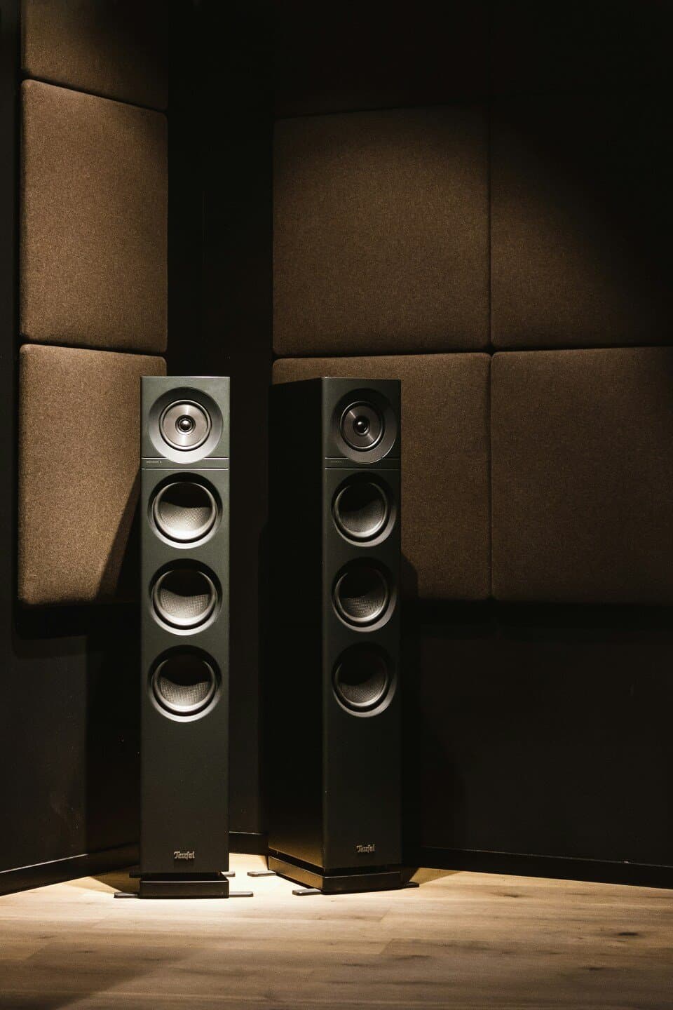 Stereo, image 1 of 1