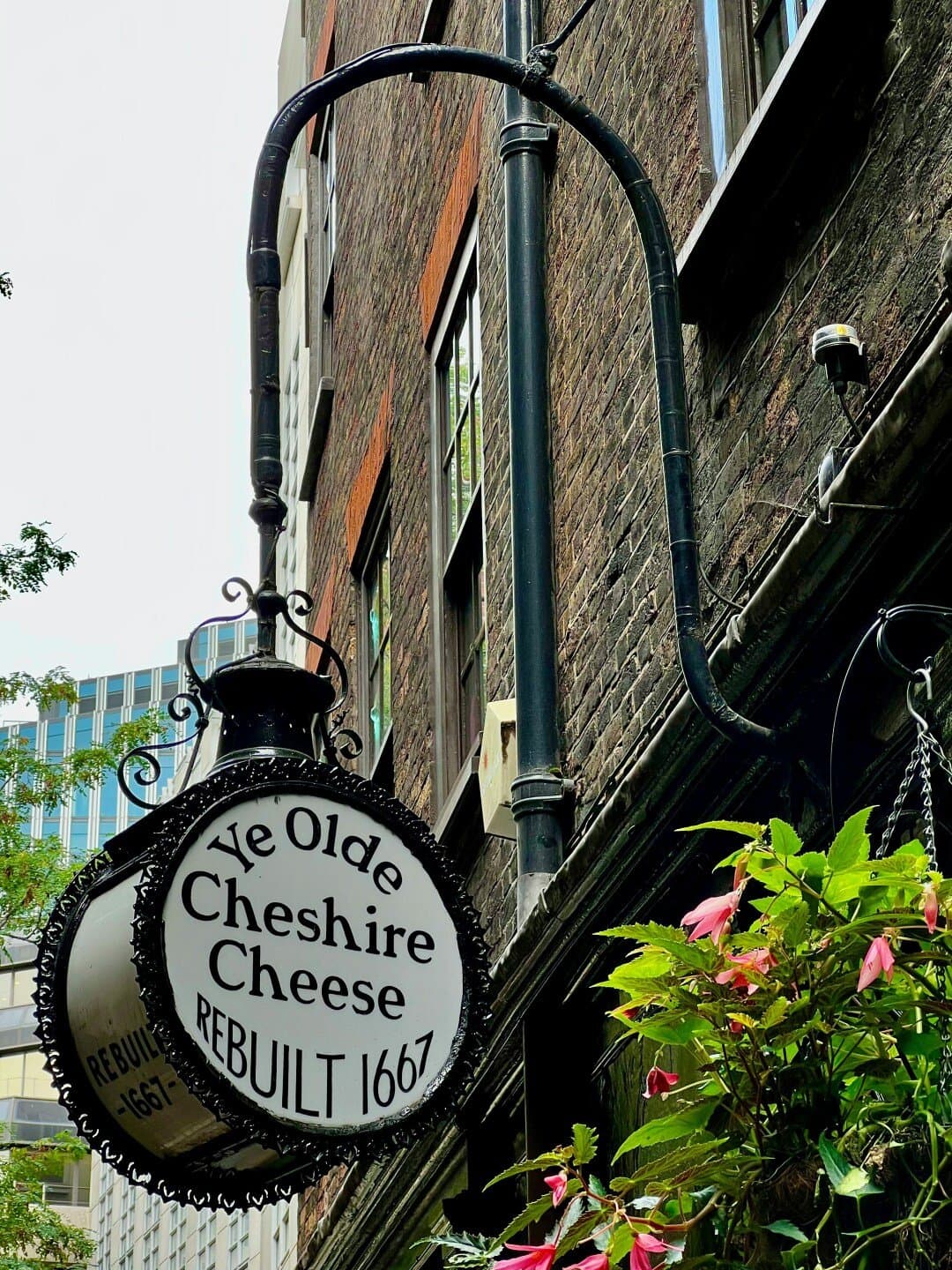 Ye Olde Cheshire Cheese, image 1 of 1