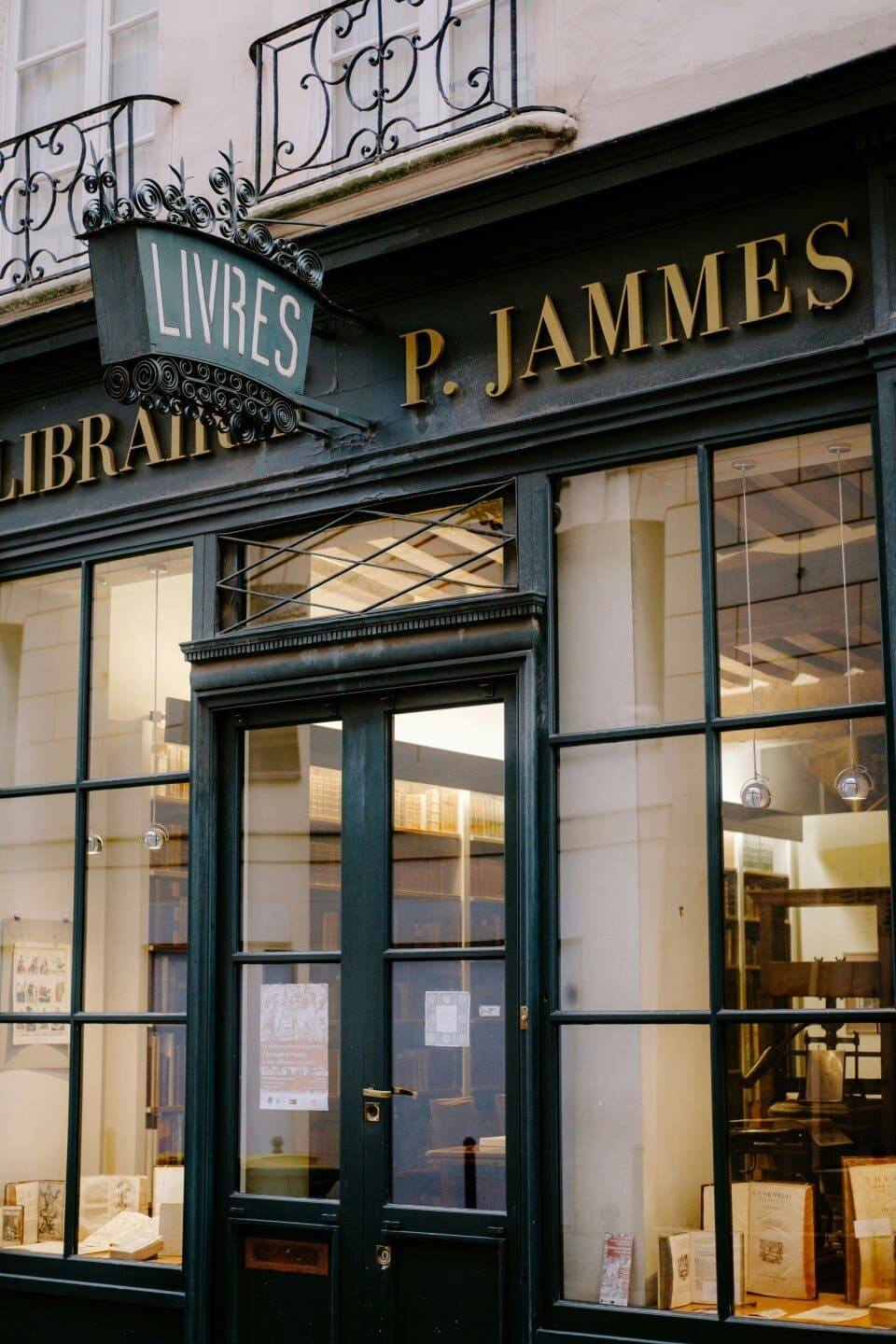 Librairie des Abbesses, image 1 of 1
