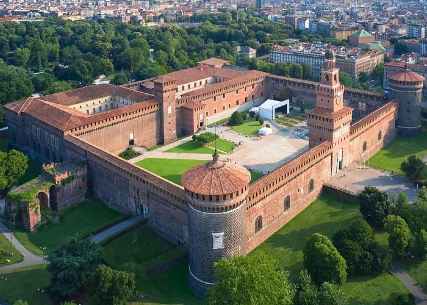 Castelo Sforzesco, image 1 of 1