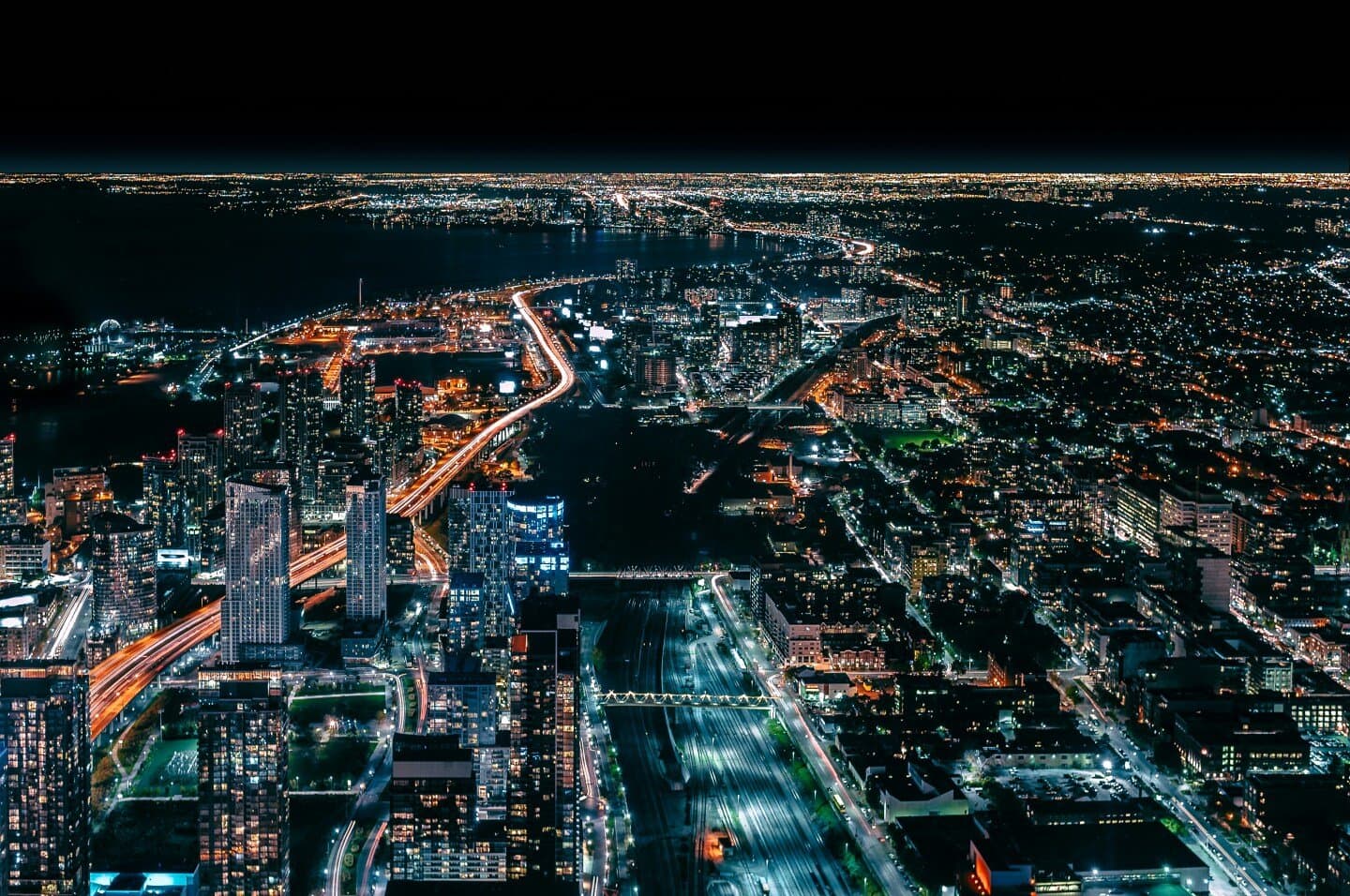 Urban Scaling and Its Deviations (Bettencourt et al.), image 1 of 1