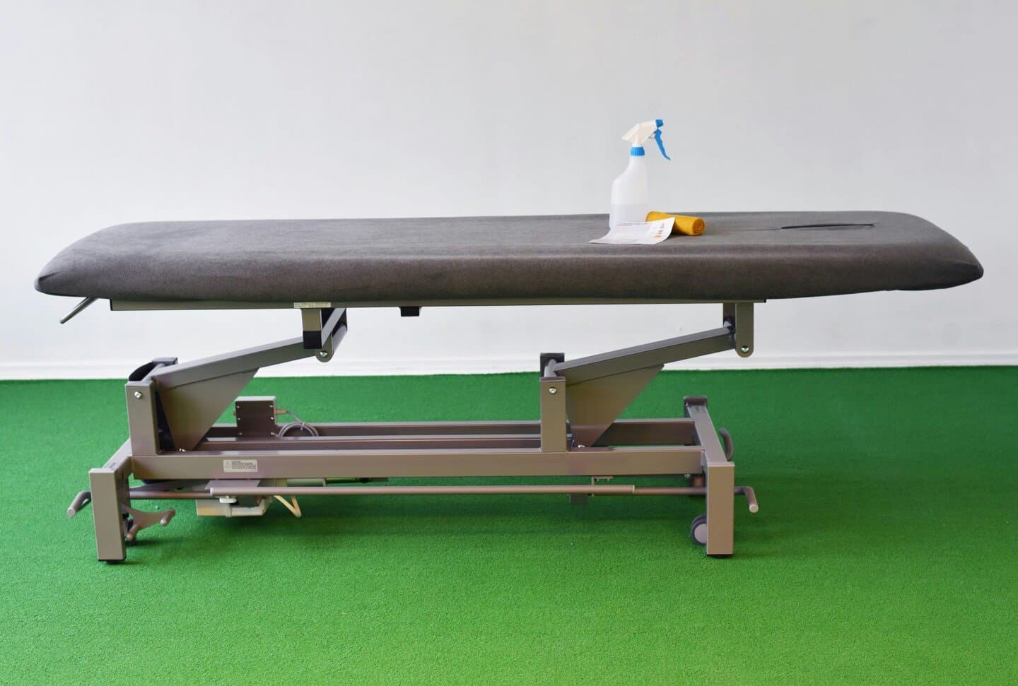 Foldable massage table, image 1 of 1