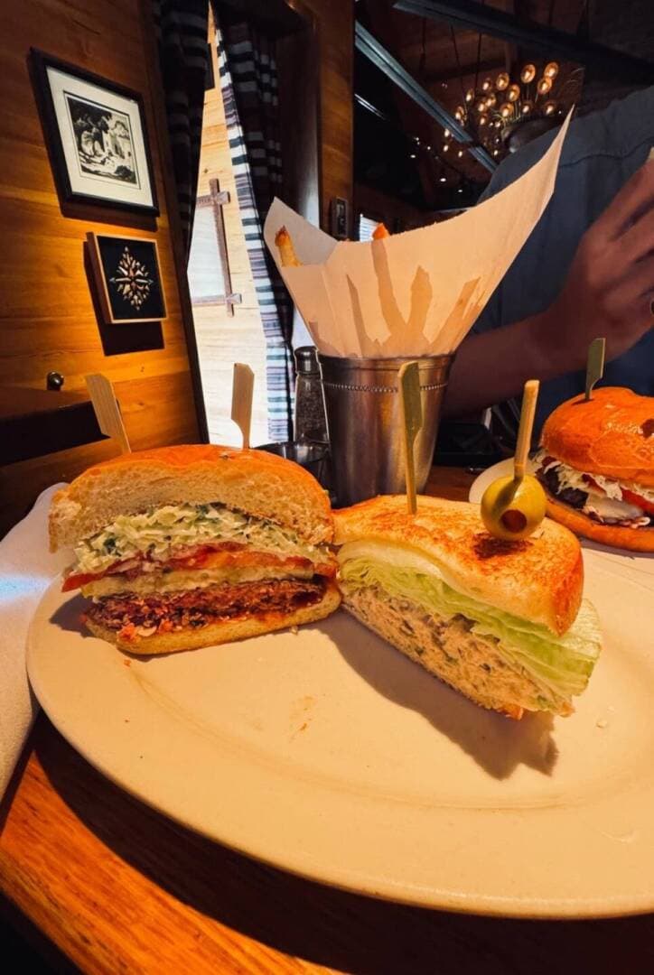 White House Tavern, image 1 of 1