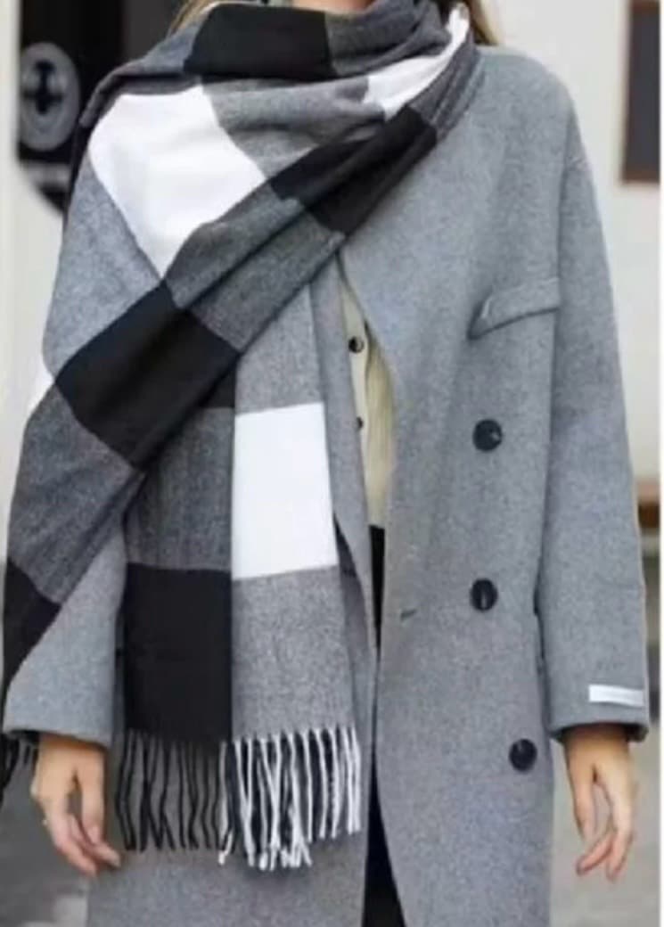 Leve sempre um casaco e se tiver muito frio, uma pashimina, image 1 of 1