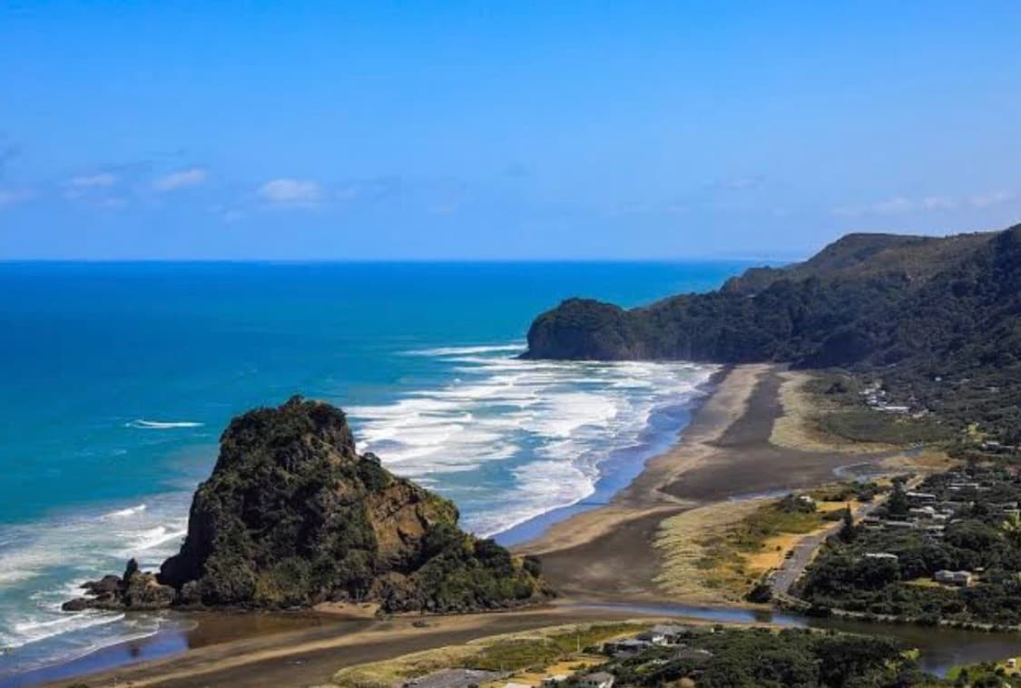 Piha Beach, image 1 of 1