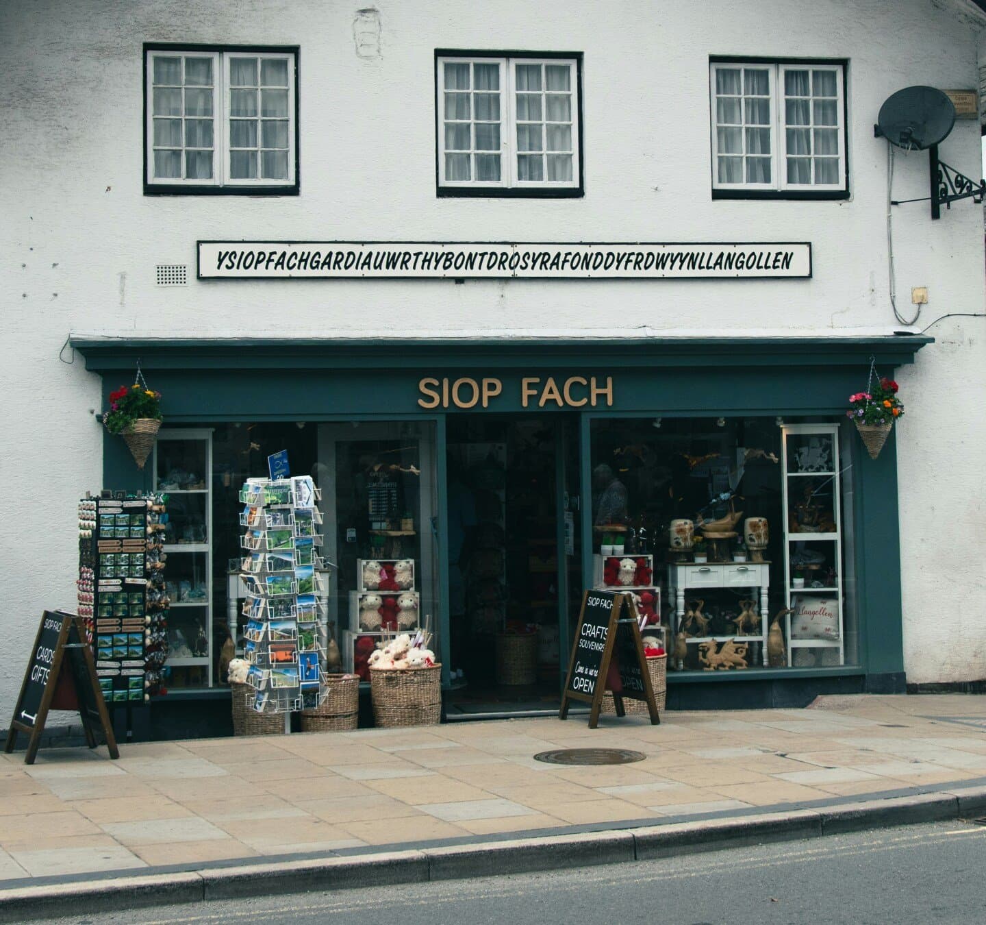 Siop Shop, image 1 of 1