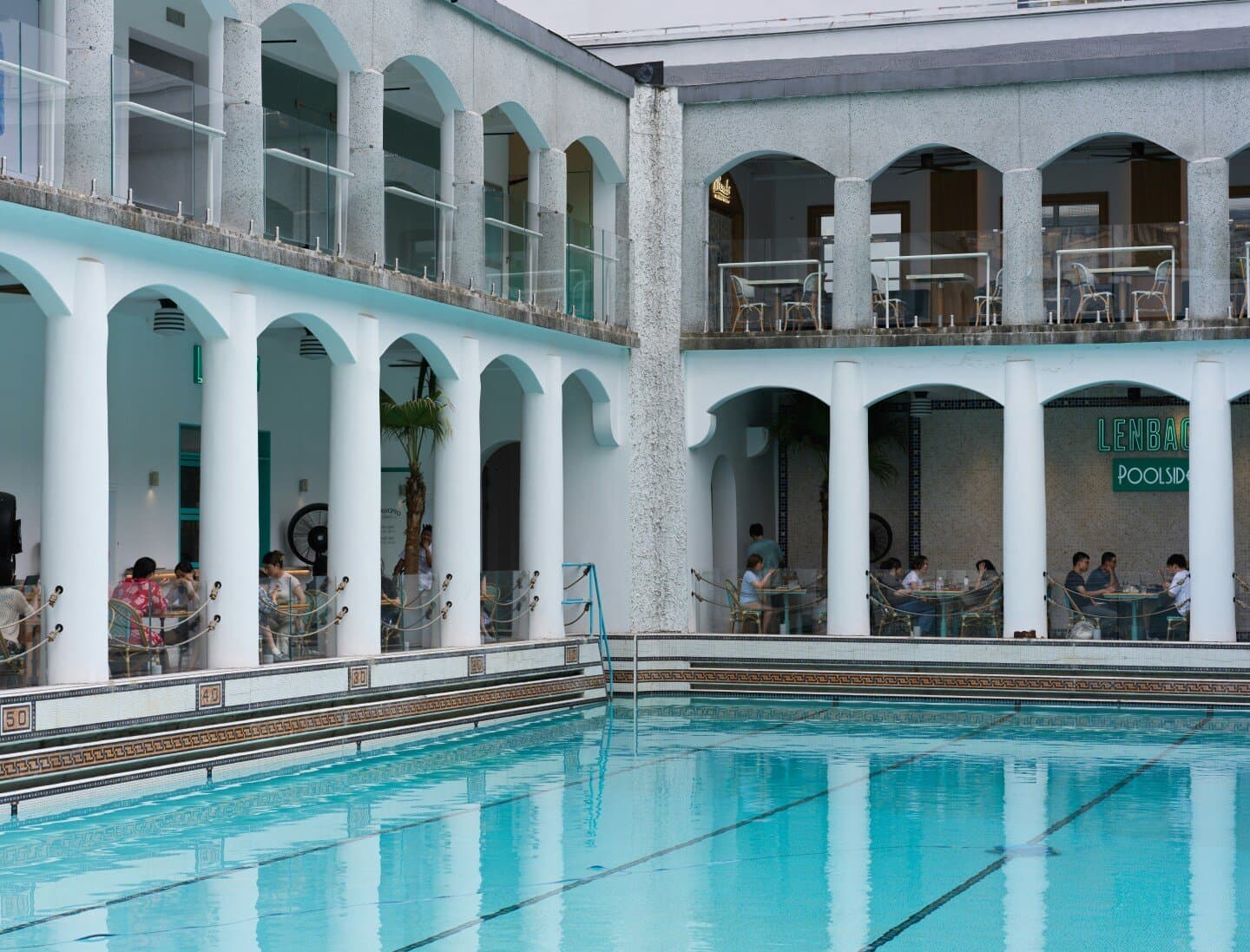 Schwimmhalle Neufeld, image 1 of 1