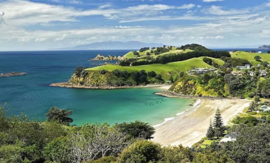 Ilha Waiheke, image 1 of 1