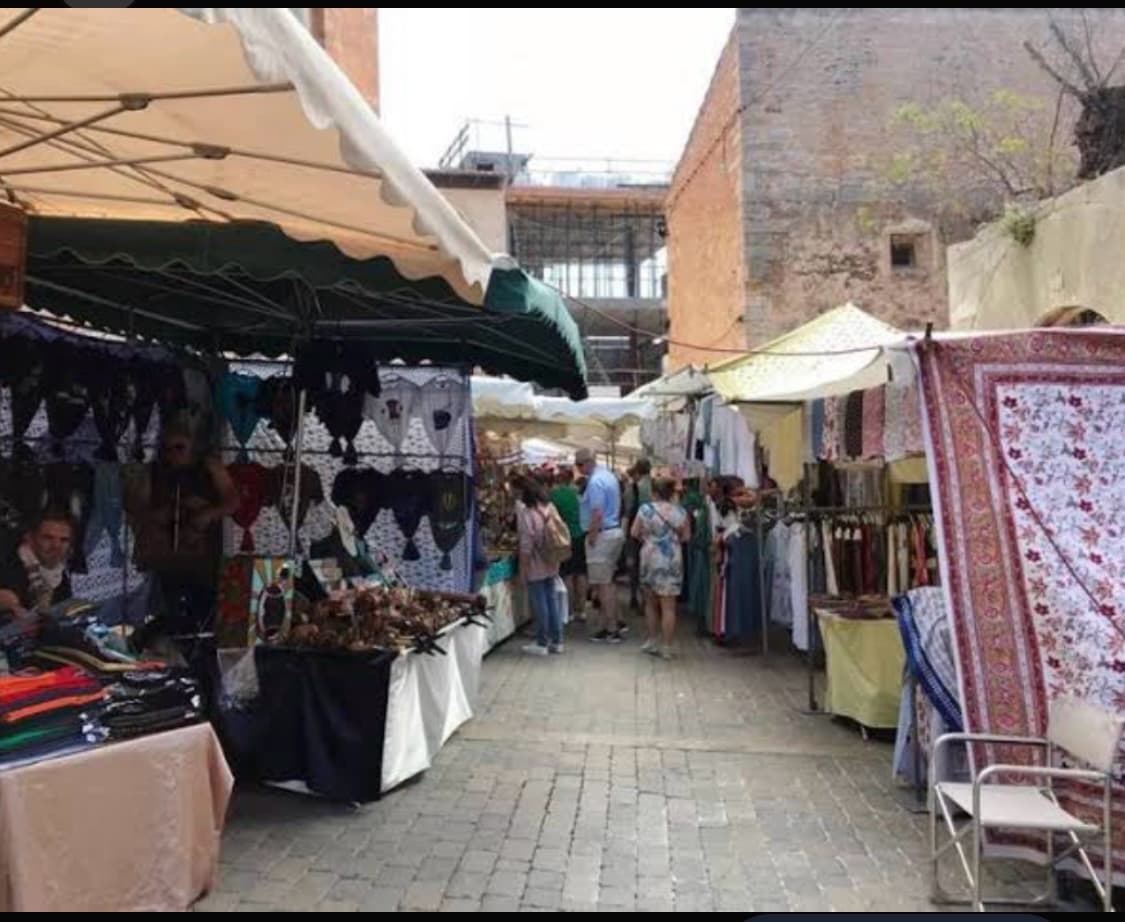Mercado semanal de Santanyí, image 1 of 1
