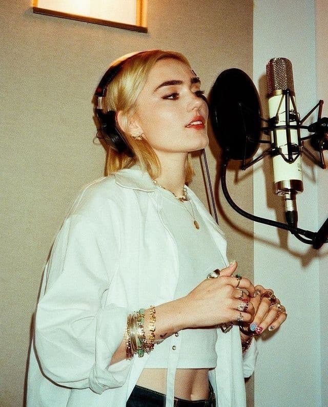 Meg donnelly, image 1 of 1