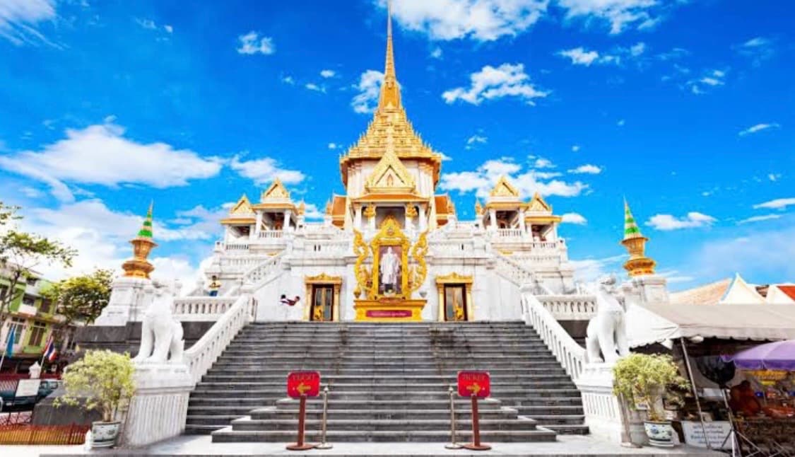 Wat Traimit, image 1 of 1