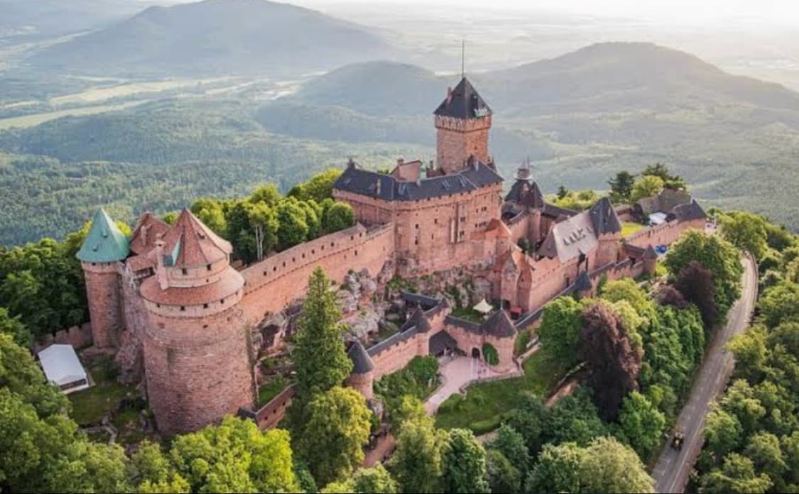 Castelo Haut, image 1 of 1