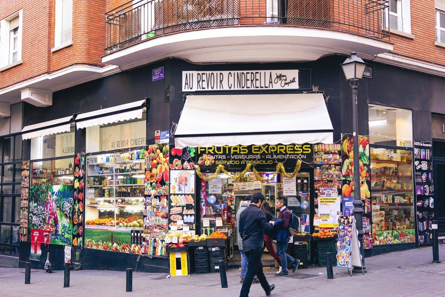 Moisés Pérez de Albéniz, image 1 of 1