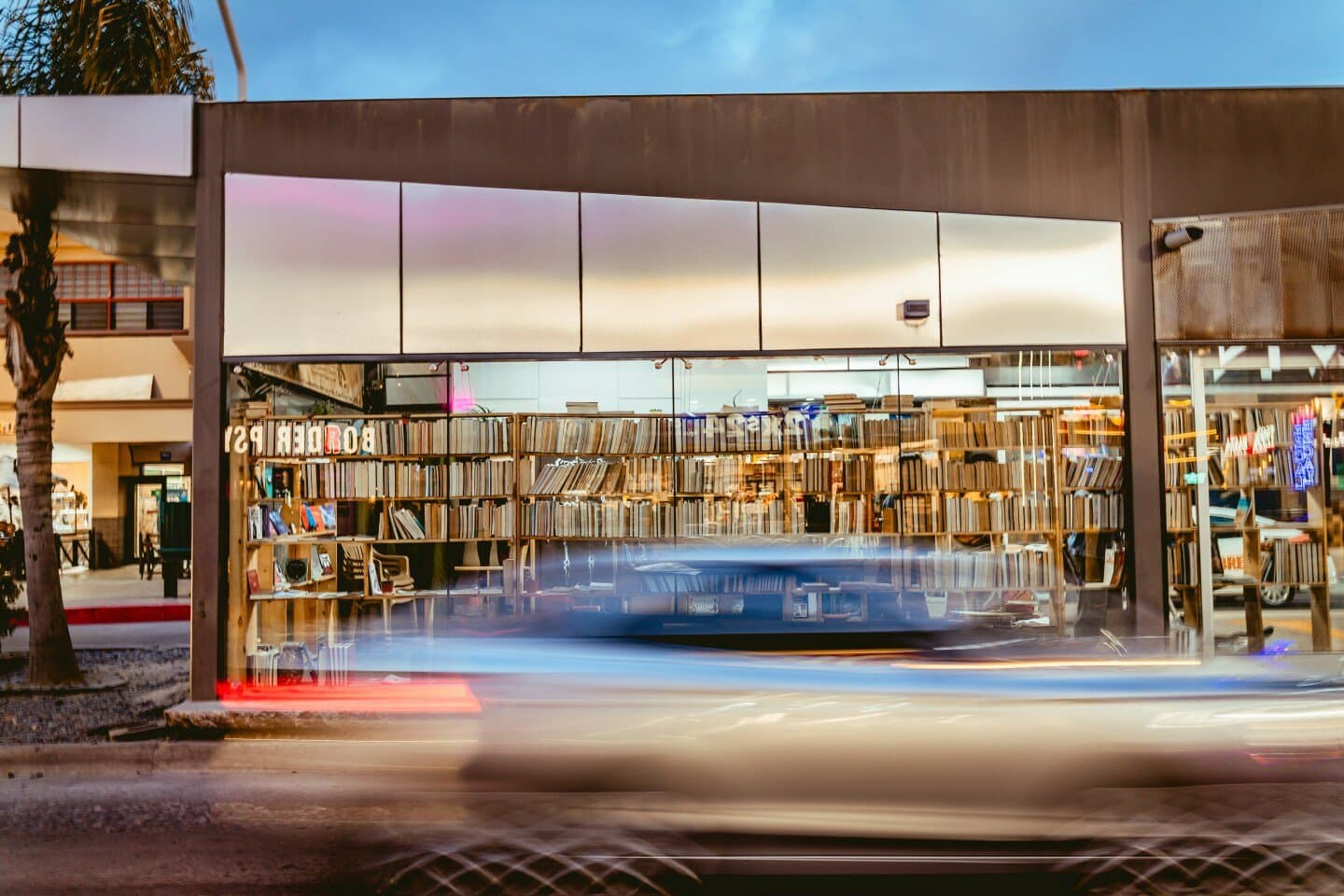 Tráfico de Libros, image 1 of 1