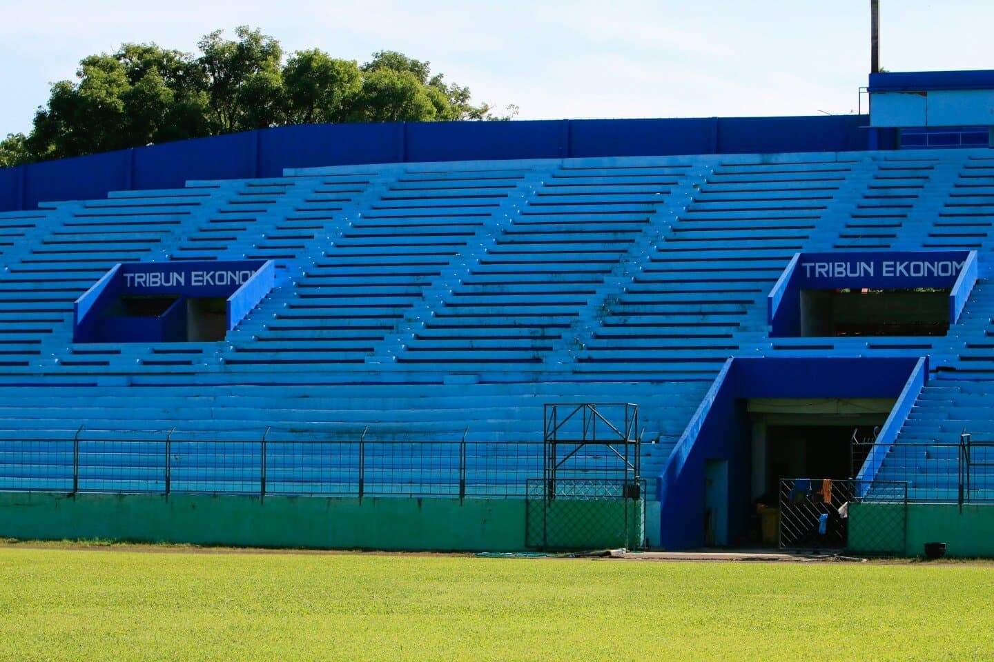 Jeunesse Arena, image 1 of 1