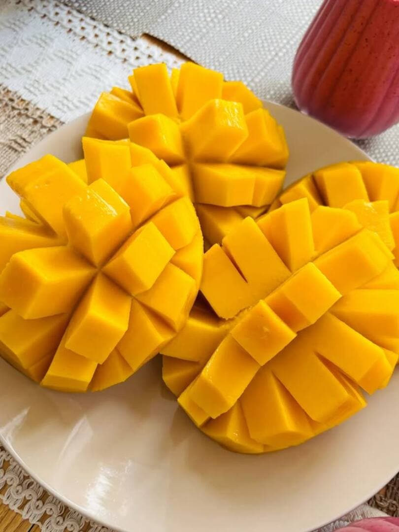 Mangoes, image 1 of 1