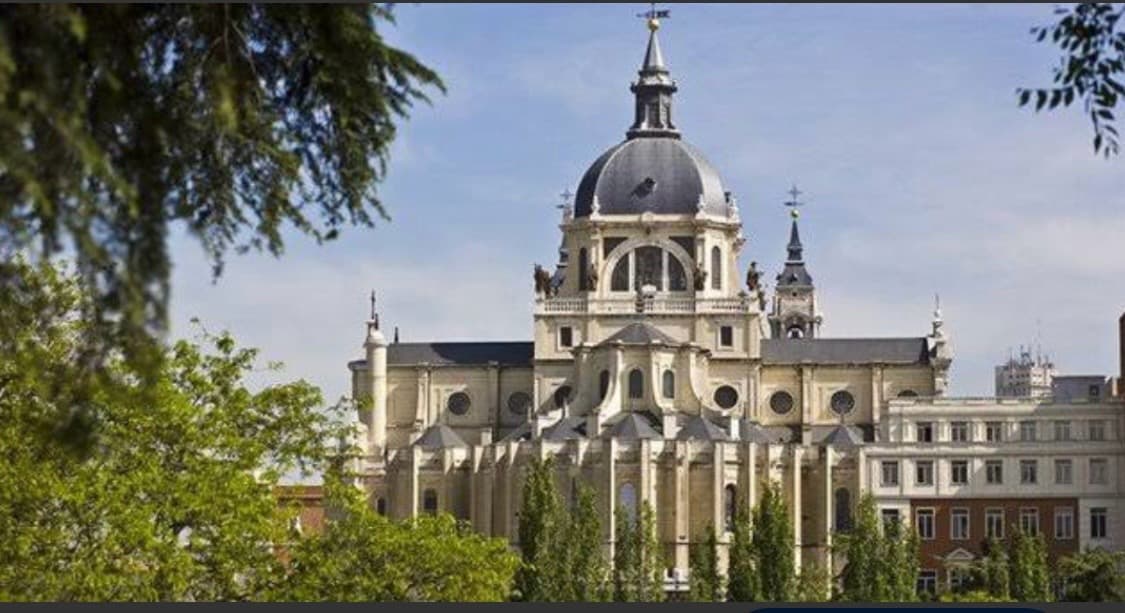 Catedral de La Almudena, image 1 of 1