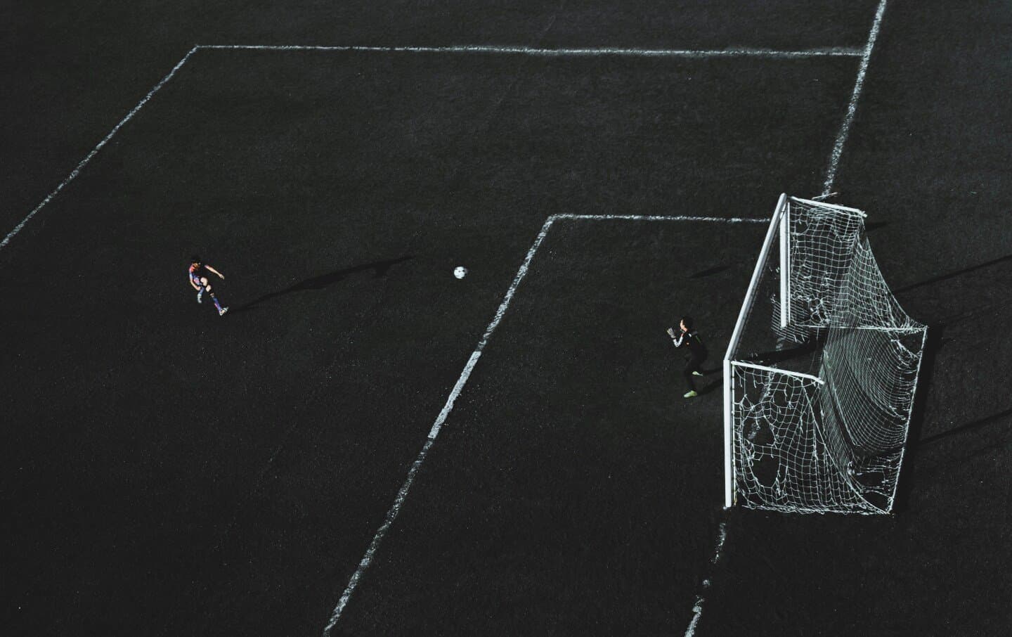 Goal‑Line Oracles: Exploring Accuracy of Wisdom of the Crowd for Football Predictions, image 1 of 1