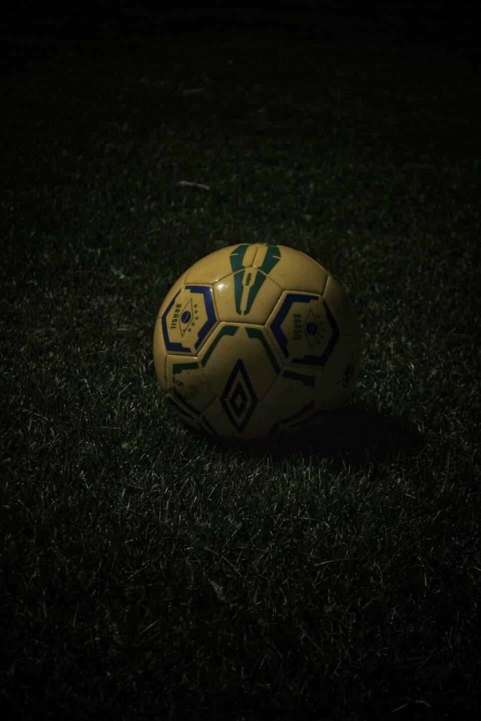 The aerodynamic performance of a range of FIFA-approved footballs (Passmore et al., 2011), image 1 of 1