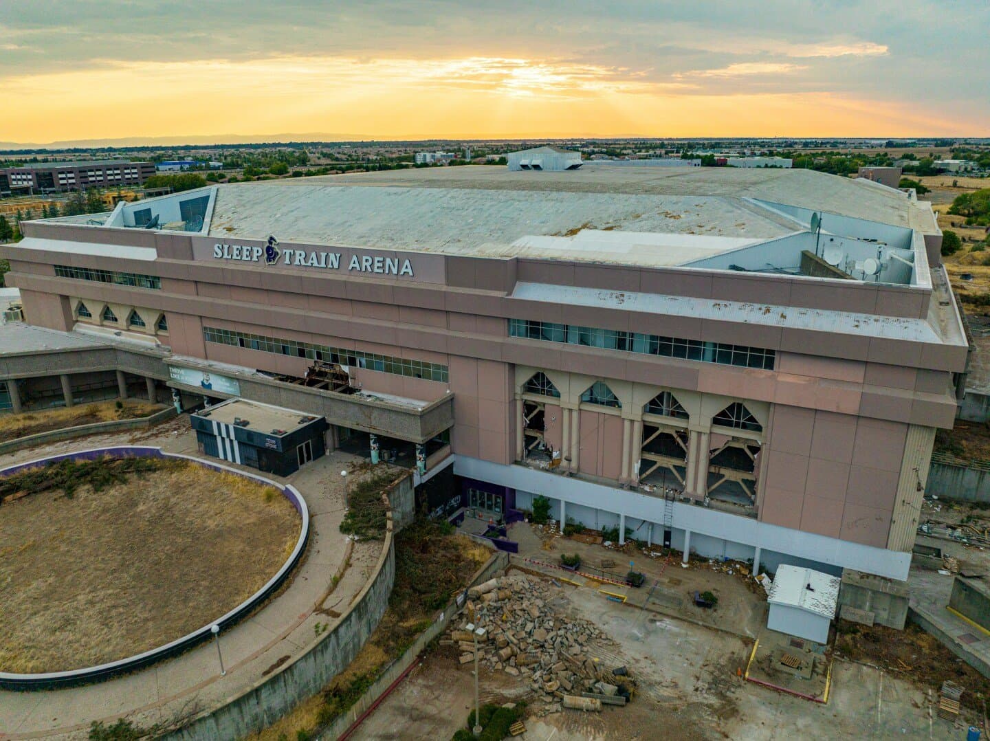 Jeunesse Arena, image 1 of 1